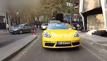 מטוסים פרטיים ומכוניות יוקרה: המציאות של ילדי האליטה באיראן