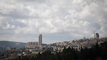 התחזית: רוחות וגשם מקומי בצפון, עלייה קלה בטמפ' ברוב האזורים