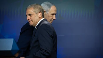 שורדי שבי ומשפחות: הירש איים וסחט אותנו שלא להתבטא נגד רה"מ