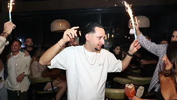 ארז מוגרבי חגג יום הולדת - מי בלטו בהיעדרם ומי כלל לא קיבל הזמנה?