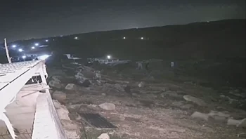 שטח ההפקר: חיילים תועדו מלווים מתנחלים שפגעו בפלסטינים