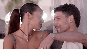 הרגע שכולם חיכו לו: הנשיקה הראשונה במתחם "אהבה חדשה"