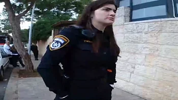 הירייה ששינתה הכל: תיעוד התקרית בי-ם שנגמרה בפציעת שוטרת