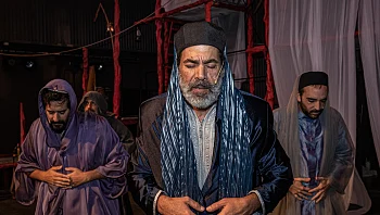 "התפללתי הרבה בבית כנסת לקראת ההצגה. התפקיד קירב אותי ליהדות"