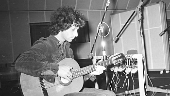 הילד שדיבר לכוכבים: פרידה ממתי כספי, שהיה גשר בין מזרח ומערב