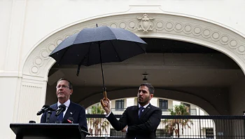 הרצוג בזירת הפיגוע בסידני: "תודה לגיבורים שהצילו חיים"