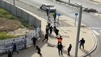 מצוידים במסור חשמלי: תיעוד של קטטת חמולות בלב אופקים