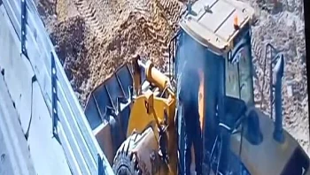 תיעוד: מפגין חרדי מצית שופל בעבודות הרכבת הקלה בירושלים