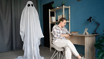 עם שמלת כלה, טבעת והחלפת נדרים: האישה שנישאה לרוח של פיראט