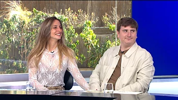 אחים עם חיבור מיוחד: "אני מגשים את החלום שלי להיות אמן בזכותה"