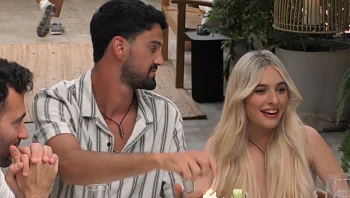 הדיירים מגלים על הדיירת החדשה במתחם: "נשמטה לי הלסת"