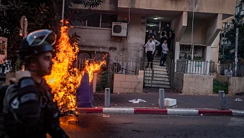 אחרי 4 ימים: בן 19 נעצר בחשד להפיכת הניידת במהומות בבני ברק