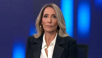 נוף לים בהדמיה, קיר בטון במציאות