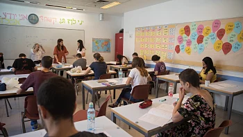 צמצום בחומר הלימוד ותוספת זמן: ההקלות בבגרויות בעקבות המלחמה
