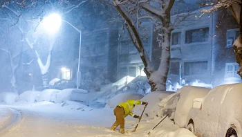 ניו יורק קופאת, אלפי טיסות בוטלו: סופת שלגים מכה בארה"ב
