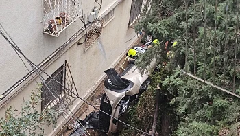 תאונה חריגה בחיפה: רכב הידרדר לחצר בניין; שתי נשים נפצעו