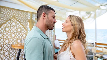 ישים טבעת עליה? עדי הימלבלוי צמודה לגבר שהוא ממש לא בן זיני