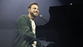 "קץ יסוריי": אלון אהל משחרר את השיר שריגש מדינה שלמה