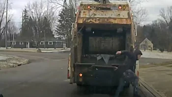 איש הפח: פועל אשפה מצא פושע שהתחבא בזבל - והביא ללכידתו