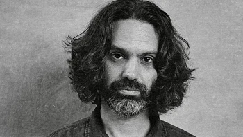 "תמיד קורה משהו מסקרן": האמן הישראלי בשיתוף פעולה חוצה יבשות