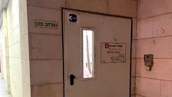 עוברים על החוק: המקומות שסוגרים את המרחבים המוגנים מהציבור