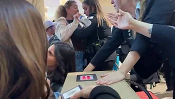 מהומה בנתב"ג: צומצמו המקומות בטיסות היוצאות, נוסעים זעמו