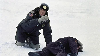 הציניות של הסרט הזה נראתה דאז קיצונית. היום היא תמימה מדי