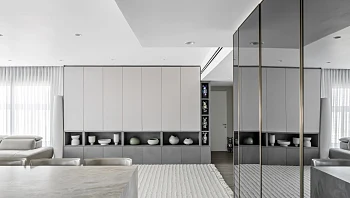 חדרי הארונות של הבית הכי מצולם במדינה