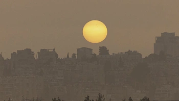 התחזית לשבת: עלייה ניכרת בטמפ', לצד אובך וגשמים ברחבי הארץ