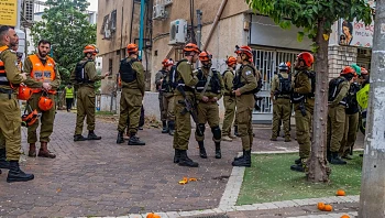 נמשך הירי מאיראן ומלבנון; פצועים באילת, נפילות בשפלה