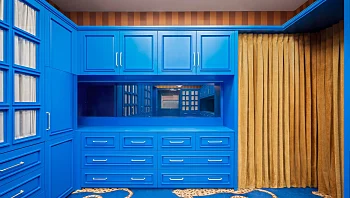 חדרי הארונות של הבית הכי מצולם במדינה