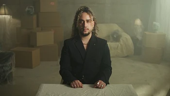 "מי מספר לך?": הזמר שעבר מהרשתות אל קדמת הבמה