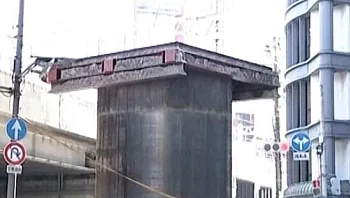 צינור תת קרקעי עצום התרומם מהאדמה באמצע עבודות | צפו בתיעוד