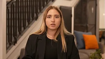 חשפה סרטון בו לטענתה הוטרדה - וחטפה מכתב השתקה
