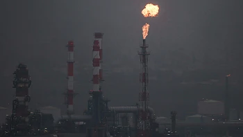 שיגורים מאיראן לצפון, פגיעה בבתי הזיקוק בחיפה ופצועים בק"ש