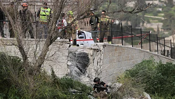 נפילה בעיר העתיקה בירושלים; פצועים מפגיעה בבית ברחובות