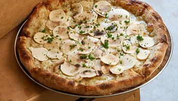 למרות הפגיעה הקשה והשיפוצים שהוקפאו: הפיצרייה החדשה פותחת