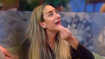 "את מחפשת אותי 24/7": גל והילה שולפות ציפורניים