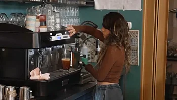 "הכי טוב שאפשר": בית הקפה בחזית הלבנונית שממשיך למרות המצב