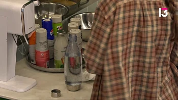 פטל ופסיפלורה: עומר ושלי מכינים סודה בבית "האח הגדול"