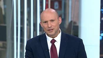 בנט לחדשות 13: "נתניהו מפרק את ישראל בזמן מלחמה, אחליף אותו"
