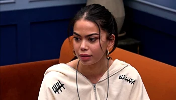 "את לא יכולה לאכול תסביך": בן ביקש מפטל לא להתחבק בציבור וזו התגובה שלה