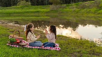 ירוק ופסטורלי: סדנאות ועגלות קפה עם מרחב מוגן בלב השרון