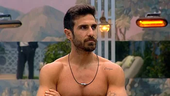 ״לך לבד״: תמיר שומע צעקות מחוץ לבית שמצליחות לערער את טל