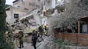 שיגורים מלבנון ומאיראן; פצועים והרס בחיפה ויירוט בדרום