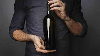 טעם של מלחמה במחיר של דירה: בקבוק יין מ-1945 נמכר ב-812 אלף דולר