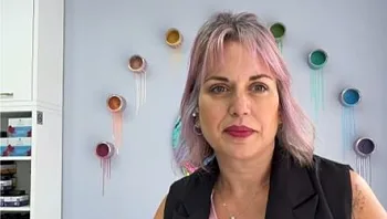 "יש לנו את המספרה הכי צבעונית בארץ. מגיעים אליה מכל קצוות תבל"