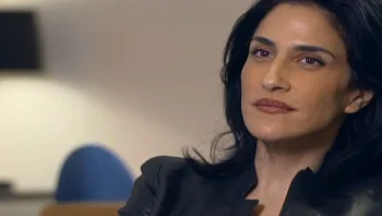 "עמדתי שם בהלם": מגי אזרזר על החרם בילדות, ההורות והתהילה