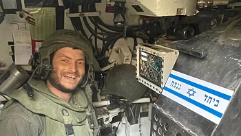 "ולעוף לא זכה": יוני רכטר ואביתר בנאי בהקדשה לחלל צה"ל