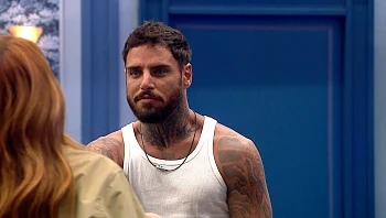 אלירן לא חוסך במילים באסיפת הדיירים: "נראה לי שהיא הגבר פה"